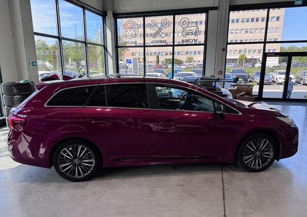 Toyota Avensis cena 71900 przebieg: 142500, rok produkcji 2017 z Busko-Zdrój małe 379